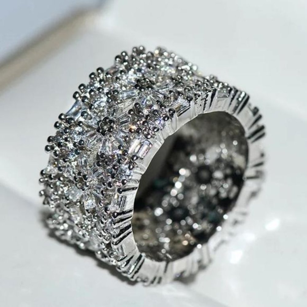 18 CT 925 STERLING SILVER DIAMOND RING, CUTE RING, SHINY RING. - Picture 6 of 6